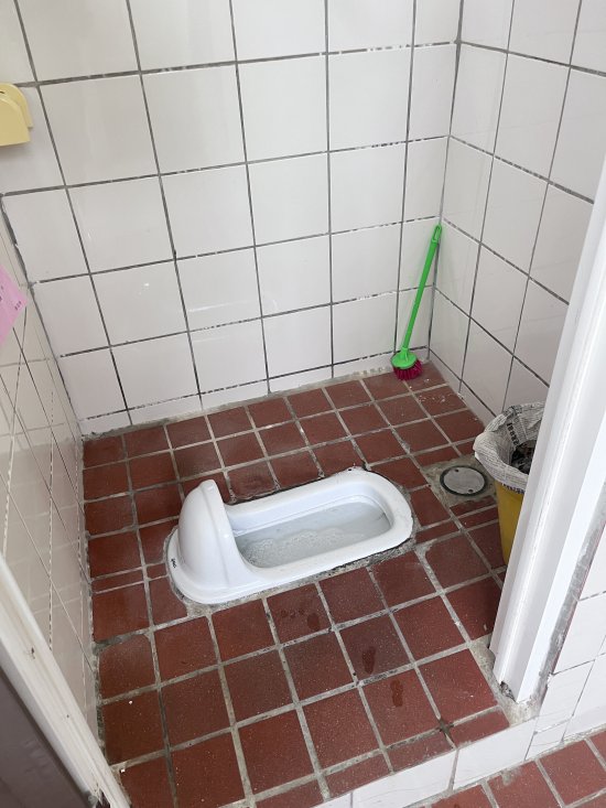 二樓女廁兩間馬桶