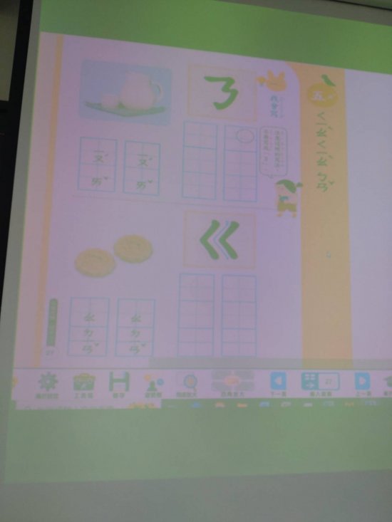 一甲教室投影機