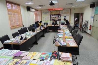 花蓮縣聯絡處辦理親子反菸、拒毒繪本創作競賽評選.JPG
