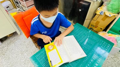 贈書合影6.jpg