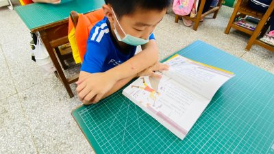 贈書合影7.jpg