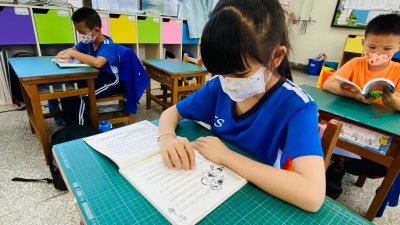 贈書合影8.jpg