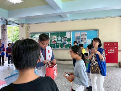 LINE_ALBUM_1141209彰化縣幼瑩廣慈文教學會致贈聖誕禮_251210_9.jpg