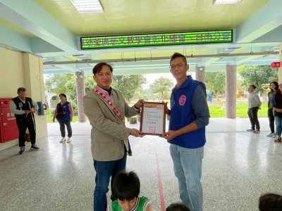 LINE_ALBUM_1141209彰化縣幼瑩廣慈文教學會致贈聖誕禮_251210_15.jpg
