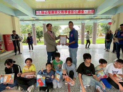 LINE_ALBUM_1141209彰化縣幼瑩廣慈文教學會致贈聖誕禮_251210_16.jpg