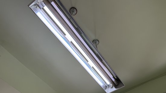 教室燈管