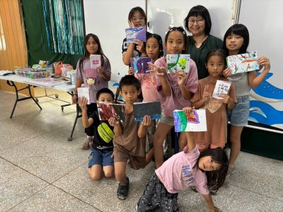 LINE_ALBUM_閱讀營隊—塗鴉迷你繪本DIY_260813_1.jpg