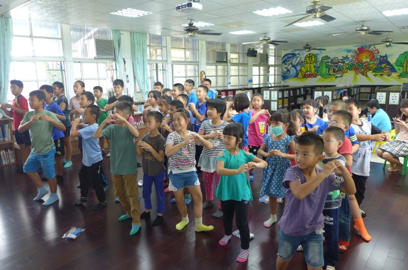 可愛的拒菸舞士們