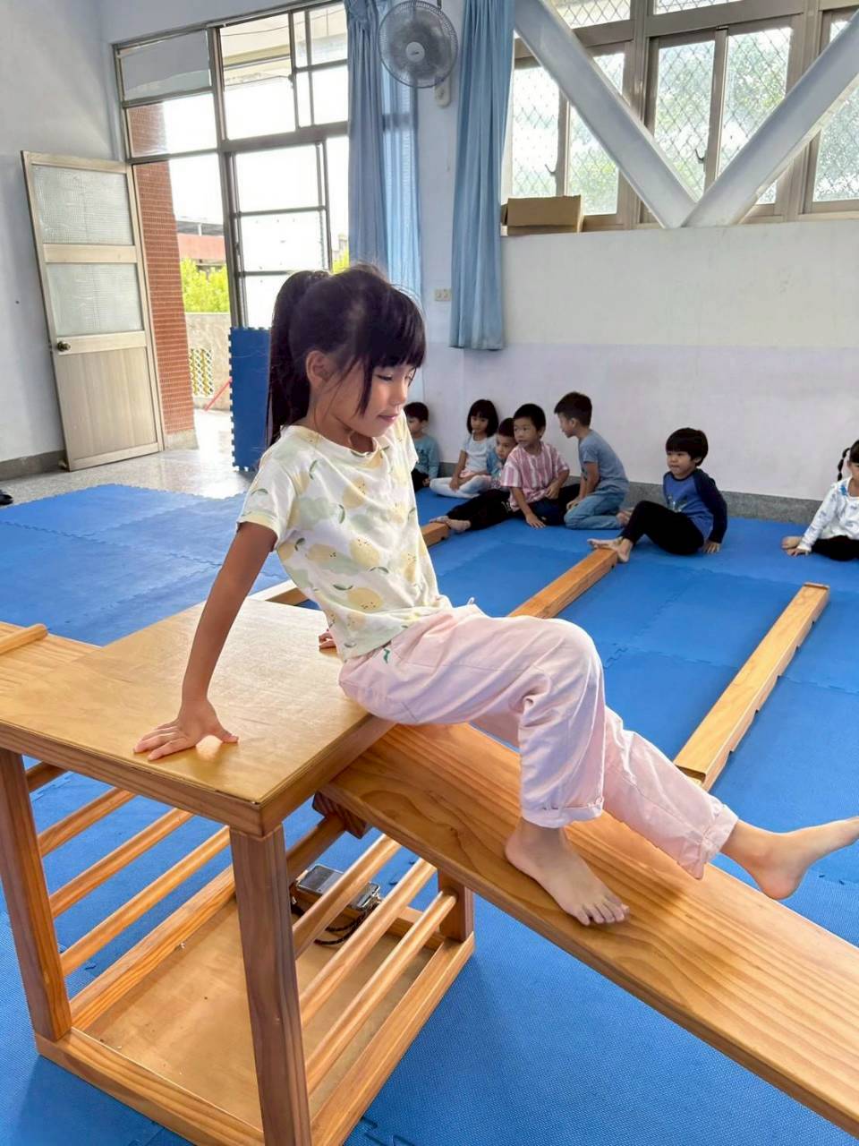 https://xc.hlc.edu.tw/~mleps_prs/uploads/tadgallery/2026_05_06/375_LINE_ALBUM_114上學期，企鵝班：體能我最棒_260504_2.jpg 