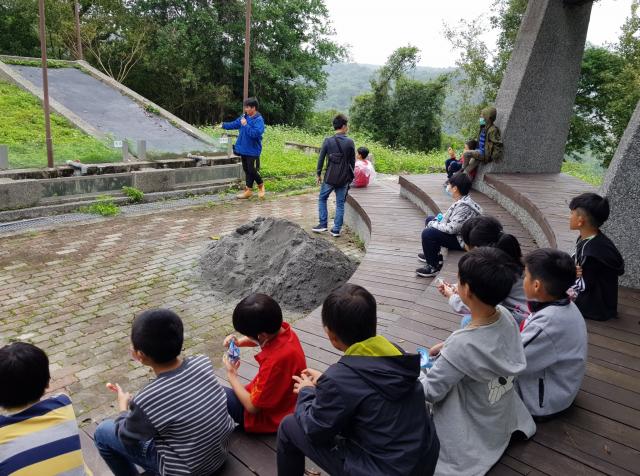 https://xc.hlc.edu.tw/~phps_www/uploads/tadgallery/2021_04_12/917_關山校外教學_210412_7.jpg 
