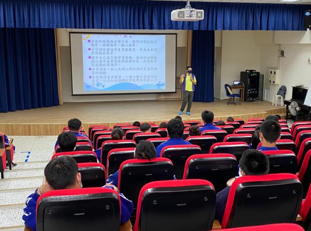 https://xc.hlc.edu.tw/~smjh_www/uploads/tadgallery/2021_04_14/1014_20200515海洋職業生涯宣導_200513_0012.jpg 