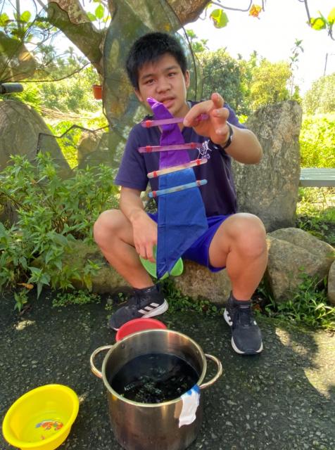 https://xc.hlc.edu.tw/~smjh_www/uploads/tadgallery/2021_04_14/1069_20200602九年級染布_200609_0044.jpg 