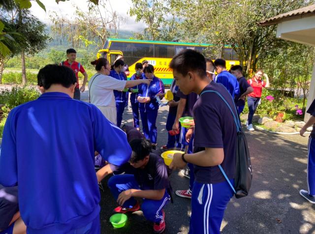 https://xc.hlc.edu.tw/~smjh_www/uploads/tadgallery/2021_04_14/1093_20200602九年級染布_200609_0068.jpg 