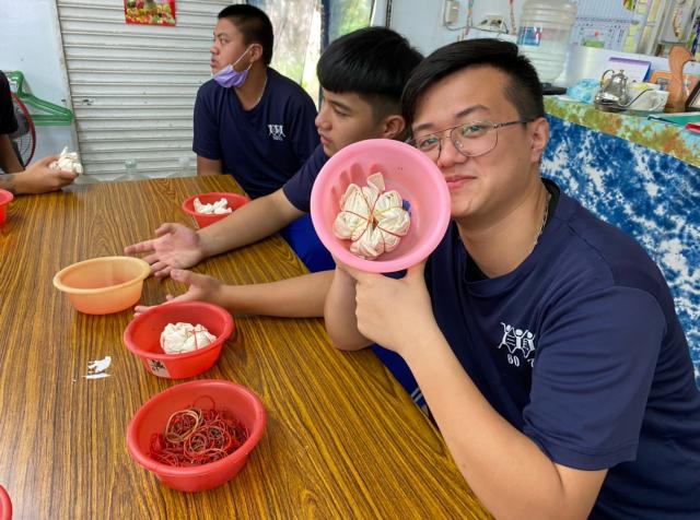 https://xc.hlc.edu.tw/~smjh_www/uploads/tadgallery/2021_04_14/1117_20200602九年級染布_200609_0092.jpg 