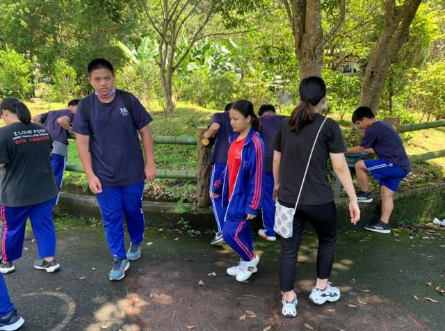 https://xc.hlc.edu.tw/~smjh_www/uploads/tadgallery/2021_04_14/1165_20200602九年級染布_200609_0140.jpg 