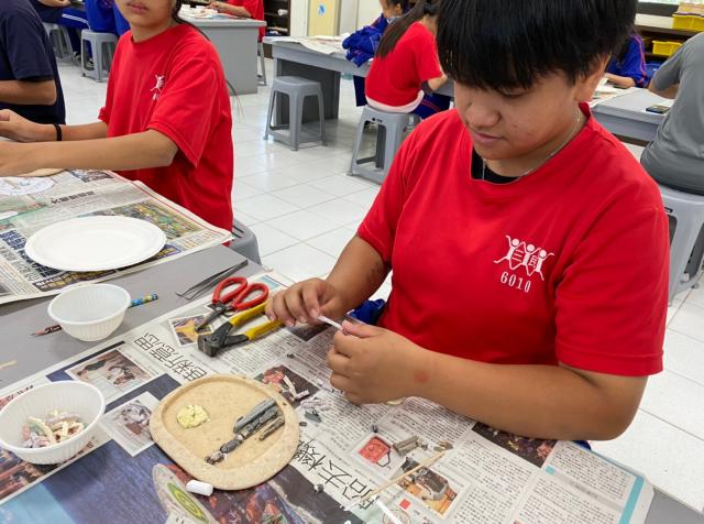 https://xc.hlc.edu.tw/~smjh_www/uploads/tadgallery/2021_04_14/1236_20200620璞石畫體驗_200712_36.jpg 