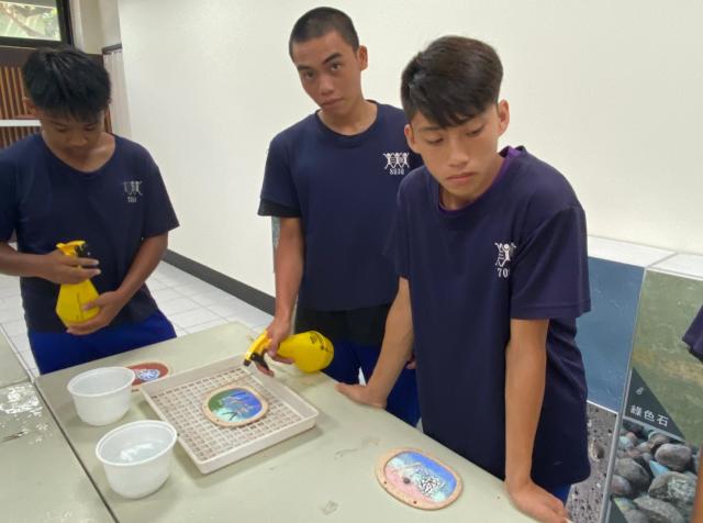 https://xc.hlc.edu.tw/~smjh_www/uploads/tadgallery/2021_04_14/1260_20200620璞石畫體驗_200712_60.jpg 