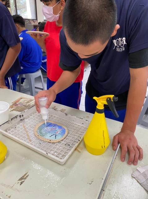 https://xc.hlc.edu.tw/~smjh_www/uploads/tadgallery/2021_04_14/1268_20200620璞石畫體驗_200712_68.jpg 