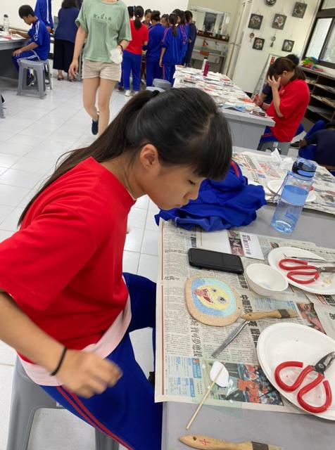 https://xc.hlc.edu.tw/~smjh_www/uploads/tadgallery/2021_04_14/1279_20200620璞石畫體驗_200712_79.jpg 