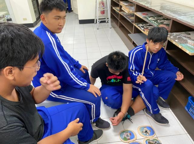 https://xc.hlc.edu.tw/~smjh_www/uploads/tadgallery/2021_04_14/1294_20200620璞石畫體驗_200712_94.jpg 