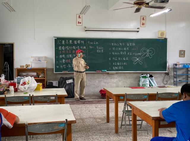 https://xc.hlc.edu.tw/~smjh_www/uploads/tadgallery/2021_04_14/1538_20201211八年級高中職參訪_210202_34.jpg 