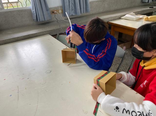 https://xc.hlc.edu.tw/~smjh_www/uploads/tadgallery/2021_04_14/1556_20201211八年級高中職參訪_210202_52.jpg 