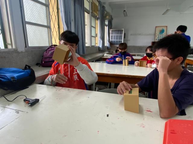 https://xc.hlc.edu.tw/~smjh_www/uploads/tadgallery/2021_04_14/1565_20201211八年級高中職參訪_210202_61.jpg 