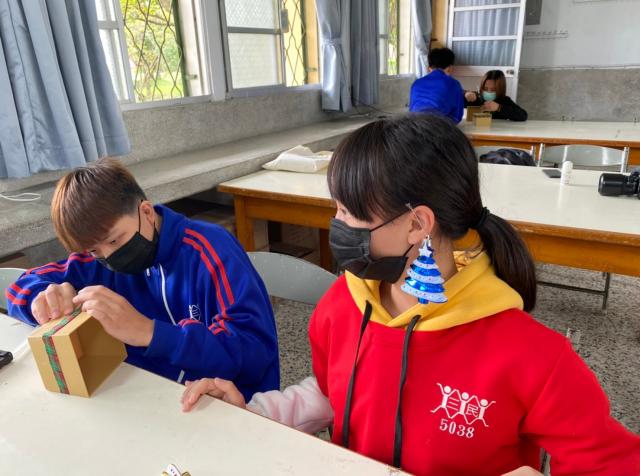 https://xc.hlc.edu.tw/~smjh_www/uploads/tadgallery/2021_04_14/1577_20201211八年級高中職參訪_210202_73.jpg 