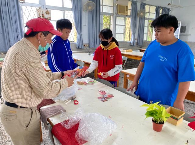 https://xc.hlc.edu.tw/~smjh_www/uploads/tadgallery/2021_04_14/1578_20201211八年級高中職參訪_210202_74.jpg 
