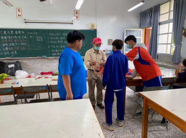 https://xc.hlc.edu.tw/~smjh_www/uploads/tadgallery/2021_04_14/1582_20201211八年級高中職參訪_210202_78.jpg 