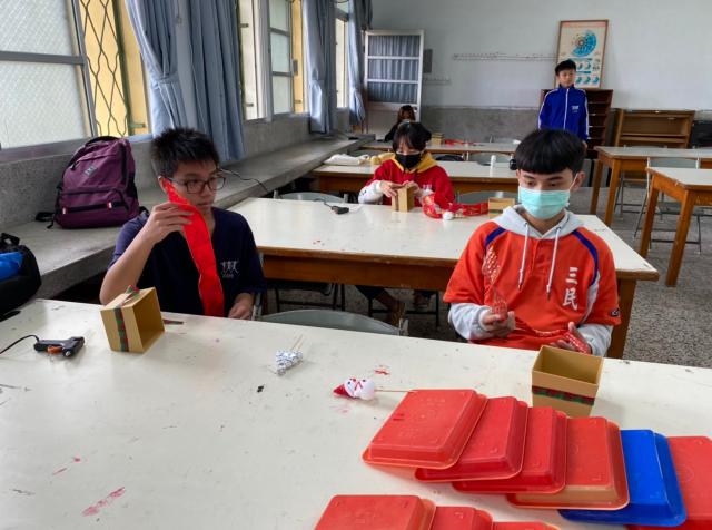 https://xc.hlc.edu.tw/~smjh_www/uploads/tadgallery/2021_04_14/1583_20201211八年級高中職參訪_210202_79.jpg 