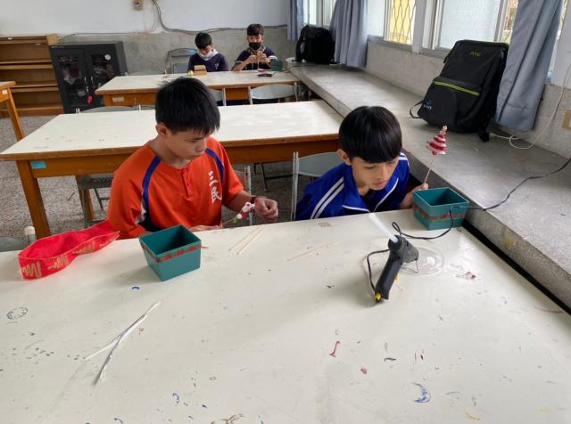 https://xc.hlc.edu.tw/~smjh_www/uploads/tadgallery/2021_04_14/1588_20201211八年級高中職參訪_210202_84.jpg 