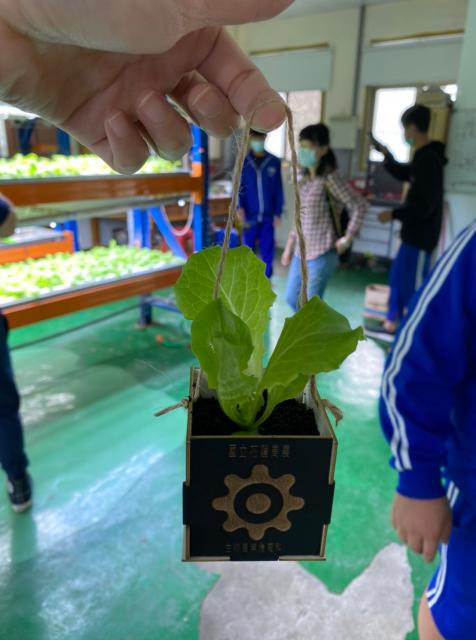 https://xc.hlc.edu.tw/~smjh_www/uploads/tadgallery/2021_04_14/1595_20201211八年級高中職參訪_210202_91.jpg 