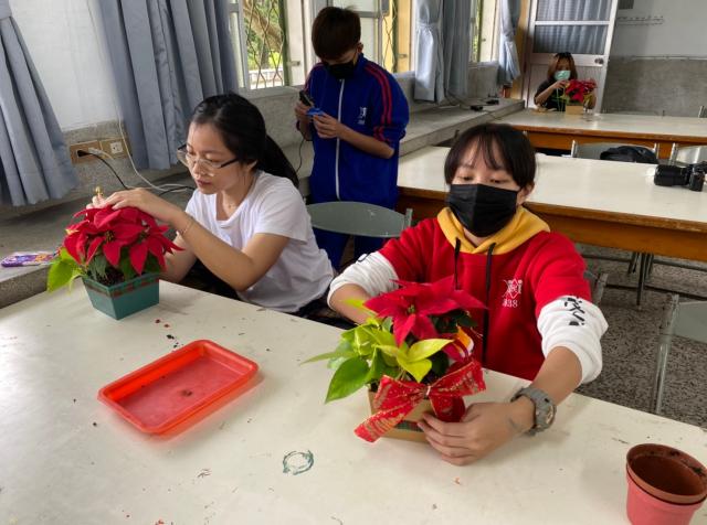 https://xc.hlc.edu.tw/~smjh_www/uploads/tadgallery/2021_04_14/1602_20201211八年級高中職參訪_210202_98.jpg 