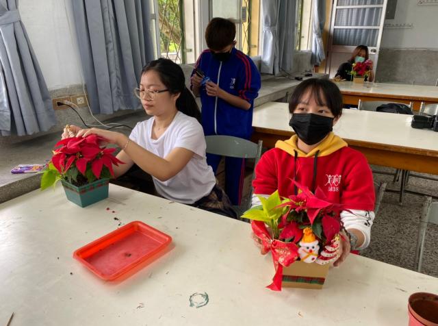 https://xc.hlc.edu.tw/~smjh_www/uploads/tadgallery/2021_04_14/1604_20201211八年級高中職參訪_210202_100.jpg 