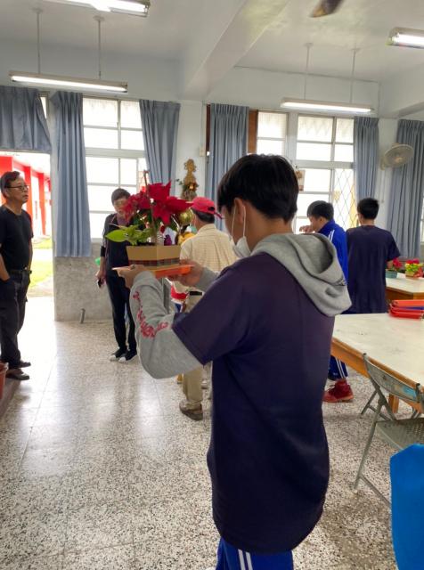 https://xc.hlc.edu.tw/~smjh_www/uploads/tadgallery/2021_04_14/1610_20201211八年級高中職參訪_210202_106.jpg 
