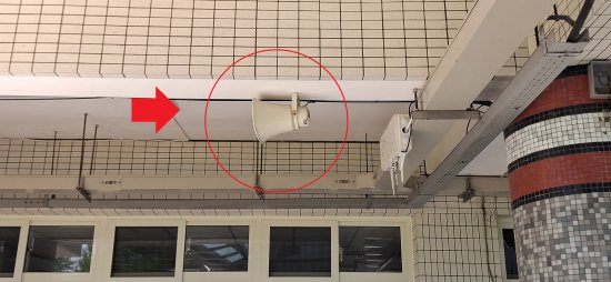 鐘聲喇叭發出嘶嘶雜音