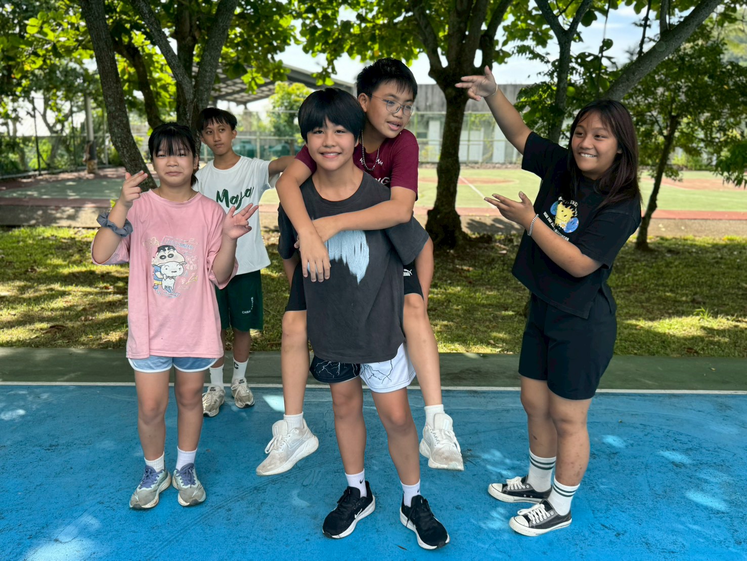 https://xc.hlc.edu.tw/~sulps_www/uploads/tadgallery/2026_05_27/6184_LINE_ALBUM_1150523畢業生的校園照_260527_42.jpg 