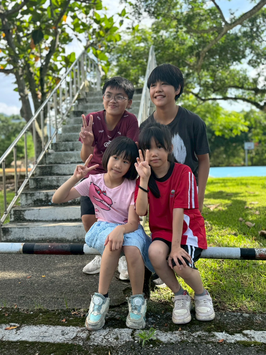 https://xc.hlc.edu.tw/~sulps_www/uploads/tadgallery/2026_05_27/6189_LINE_ALBUM_1150523畢業生的校園照_260527_47.jpg 