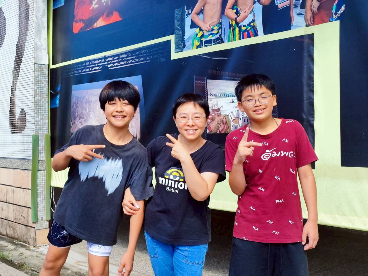 https://xc.hlc.edu.tw/~sulps_www/uploads/tadgallery/2026_05_27/6228_LINE_ALBUM_2026523畢業生與師生照_260527_37.jpg 