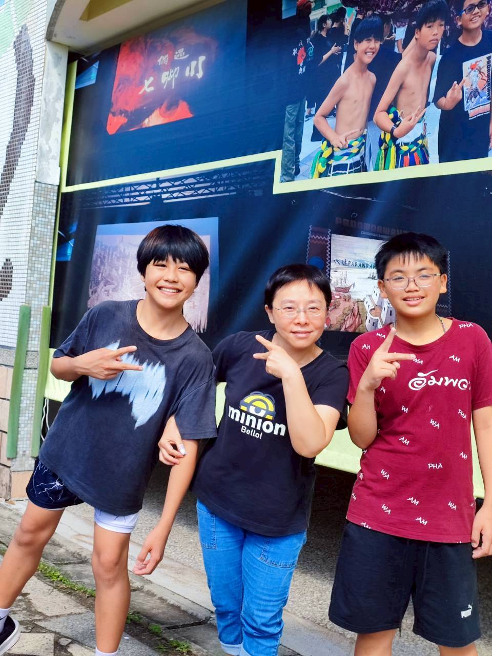 https://xc.hlc.edu.tw/~sulps_www/uploads/tadgallery/2026_05_27/6229_LINE_ALBUM_2026523畢業生與師生照_260527_38.jpg 