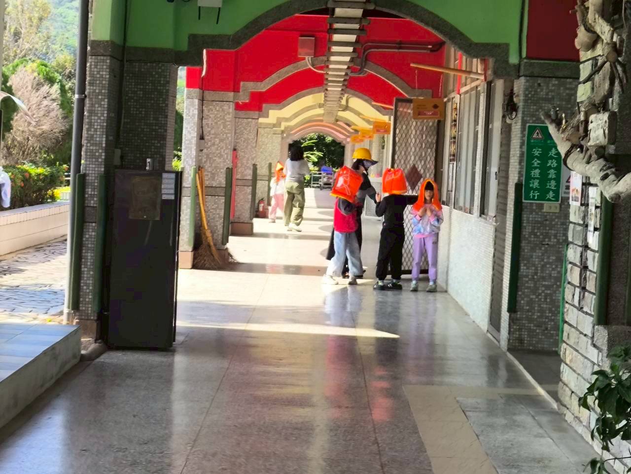 https://xc.hlc.edu.tw/~sulps_www/uploads/tadgallery/2026_06_04/6404_LINE_ALBUM_0313防災校安演練_260527_15.jpg 