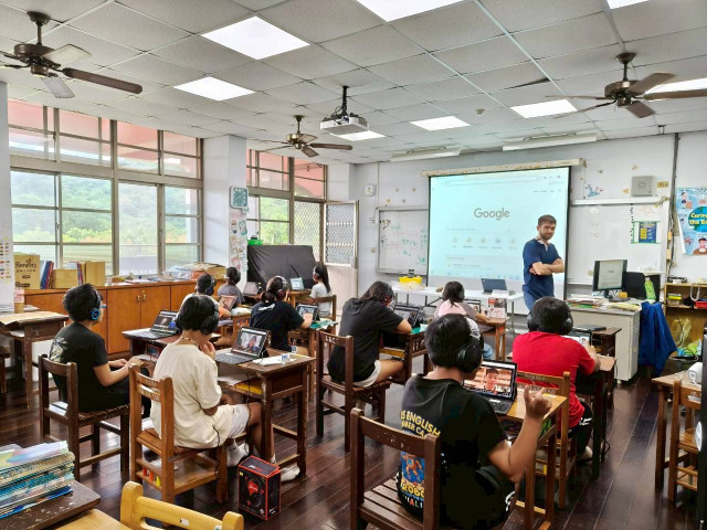LINE_ALBUM_20251023靜心線上英文學伴課程_251112_1.jpg