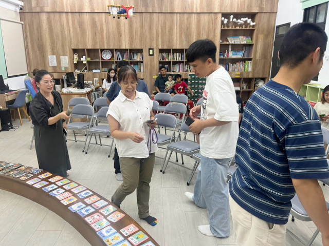 https://xc.hlc.edu.tw/~zlips_www/uploads/tadgallery/2026_09_28/14615_LINE_ALBUM_1150904聯合班親會_260928_26.jpg 