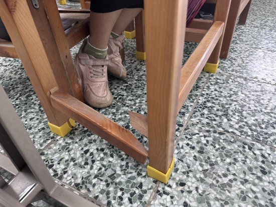 四年級學生桌子